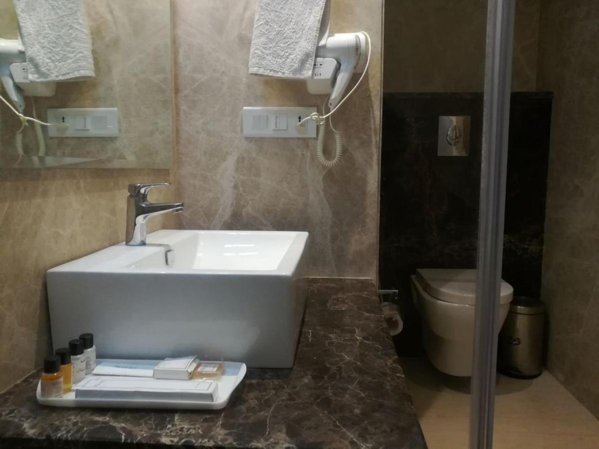 Hide Away Suites Noida Exteriér fotografie