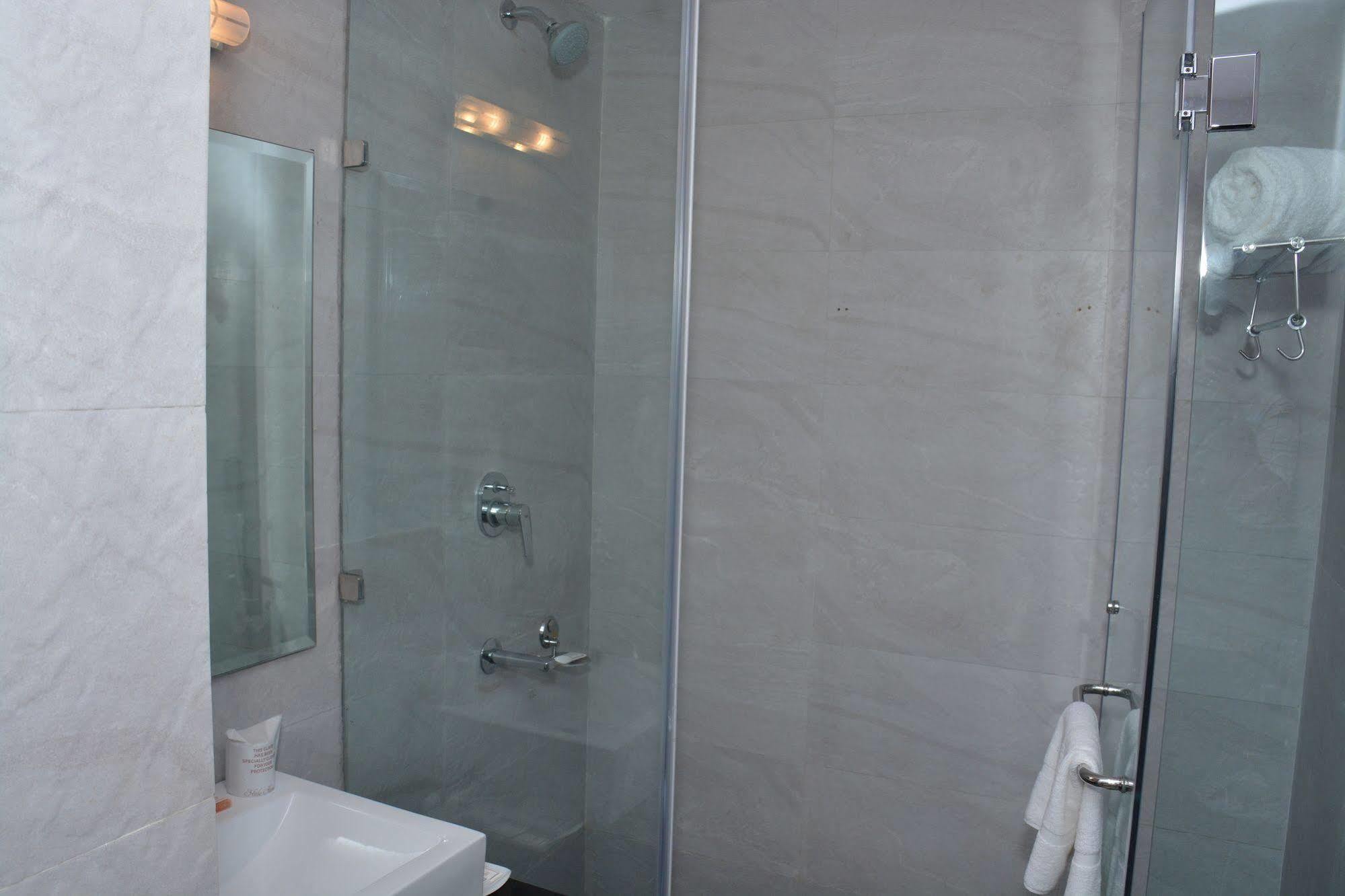 Hide Away Suites Noida Exteriér fotografie